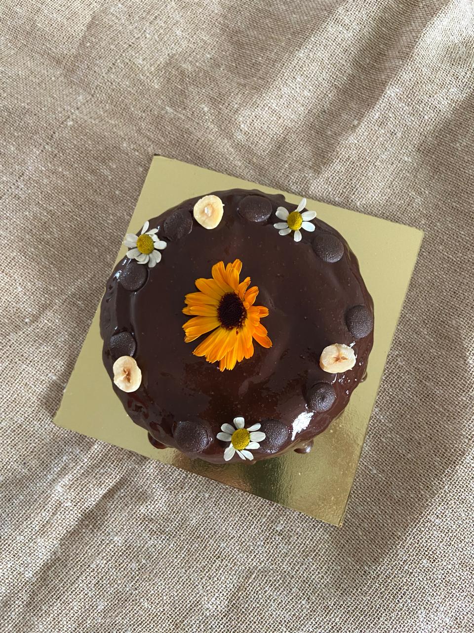high protein Chocolate Cake with Sugarfree Hazelnut Topping 500gm